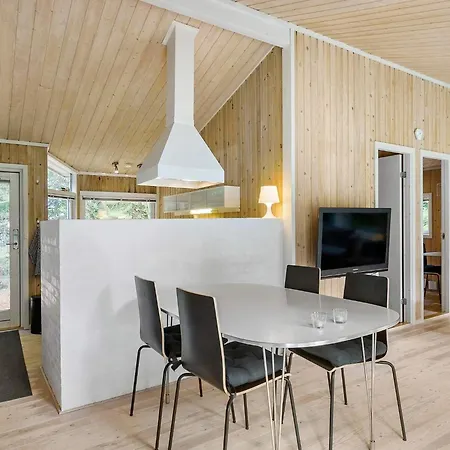 With Spacious Garden Σπίτι διακοπών