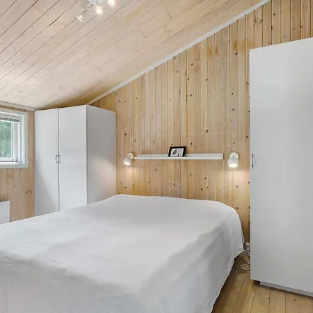 With Spacious Garden Σπίτι διακοπών