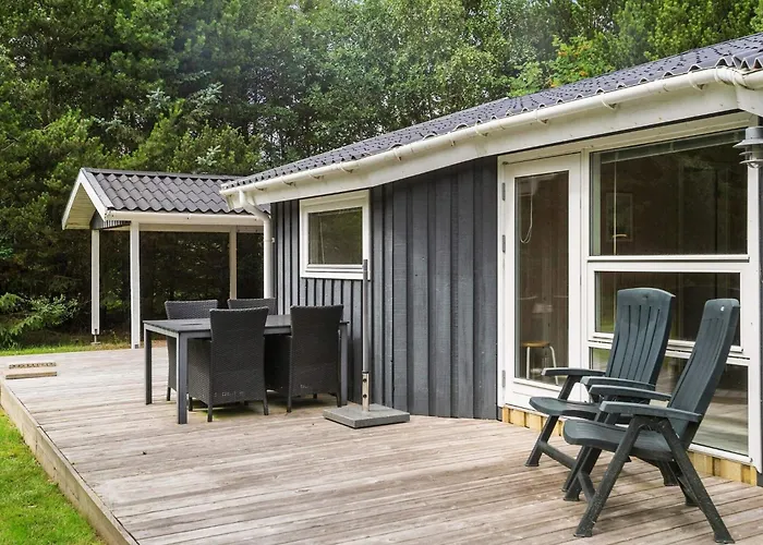 With Spacious Garden Σπίτι διακοπών