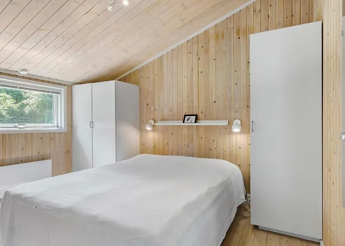 With Spacious Garden Σπίτι διακοπών